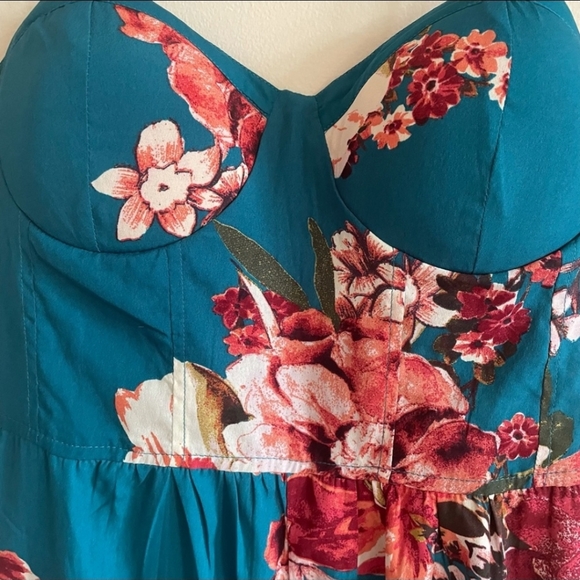 Wide leg floral jumpsuit - Picture 7 of 9